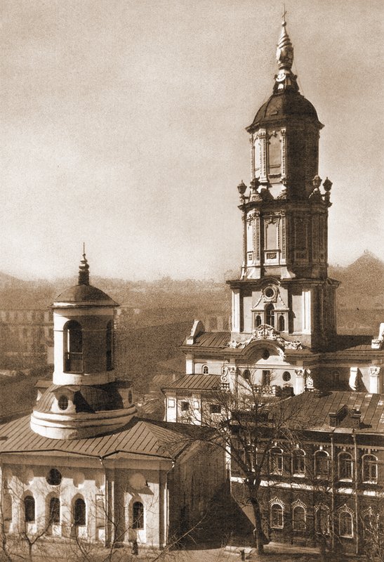 Меншикова башня и церковь Федора Стратилата, фото советского времени