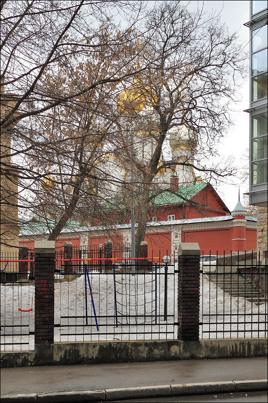 Стены и Собор Зачатьевского монастыря