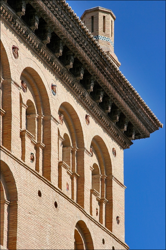Биржа Сарагосы, фрагмент фасада