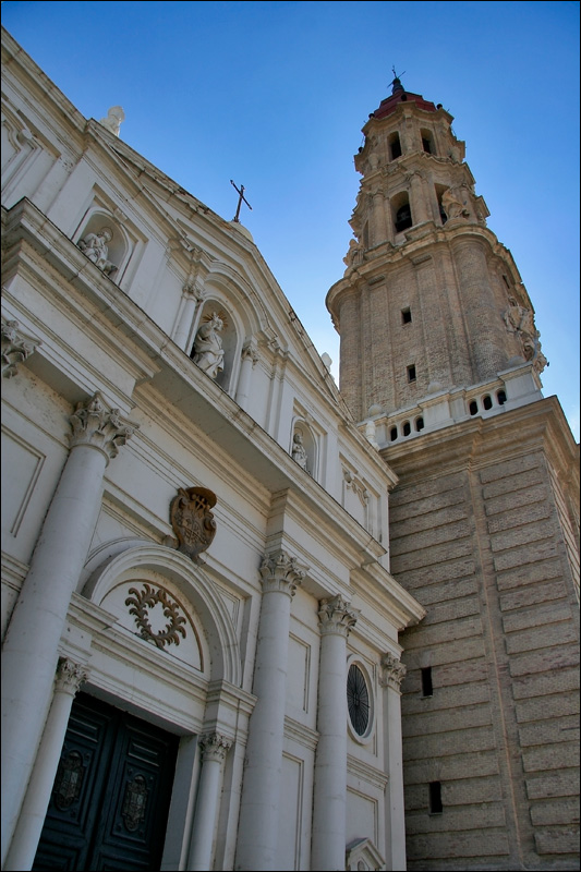 Фасад и башня собора Ла Сео