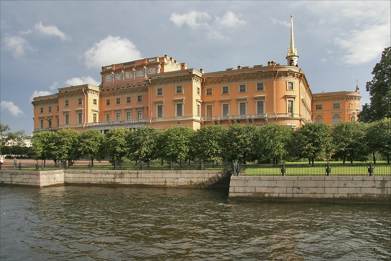 Михайловский замок в Санкт-Петербурге – дворец императора Павла I