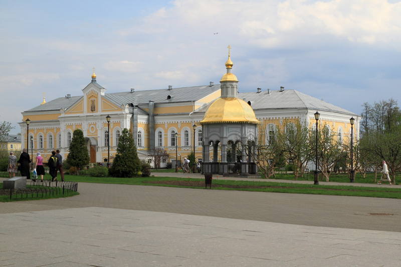 Свято-Троицкий Серафимо-Дивеевский монастырь, Трапезный корпус