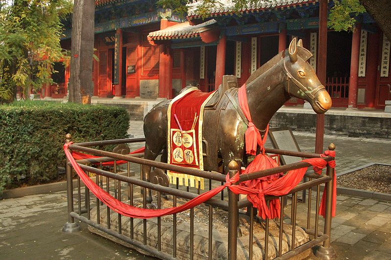 Медный осел, монастырь Дунъюэ, Пекин