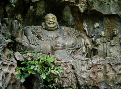 Скала Фэйлайфэн, монастырь Линъиньсы, Ханчжоу, Смеющийся Будда Милэ
