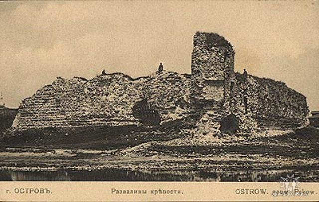 Развалины крепости города Остров
