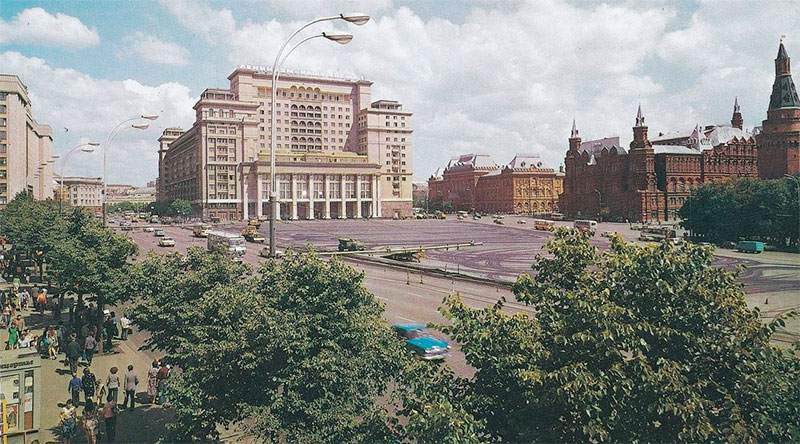 Площадь 50-летия Октября, Москва