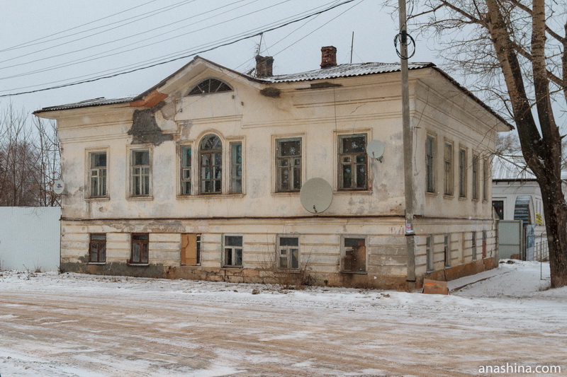 Здание бывшей женской гимназии, Калязин