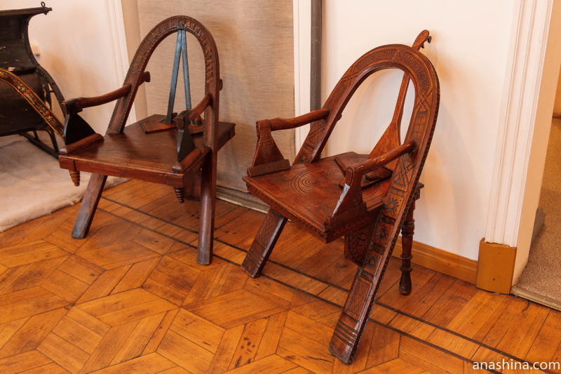 Кресла Шутова в Галичском краеведческом музее
