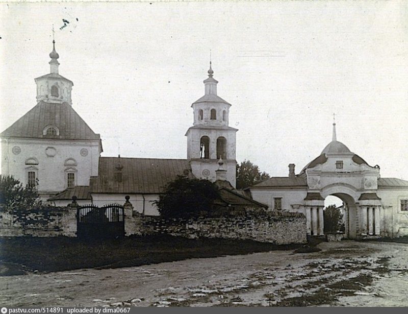 Спасо-Преображенская церковь и Спасские ворота