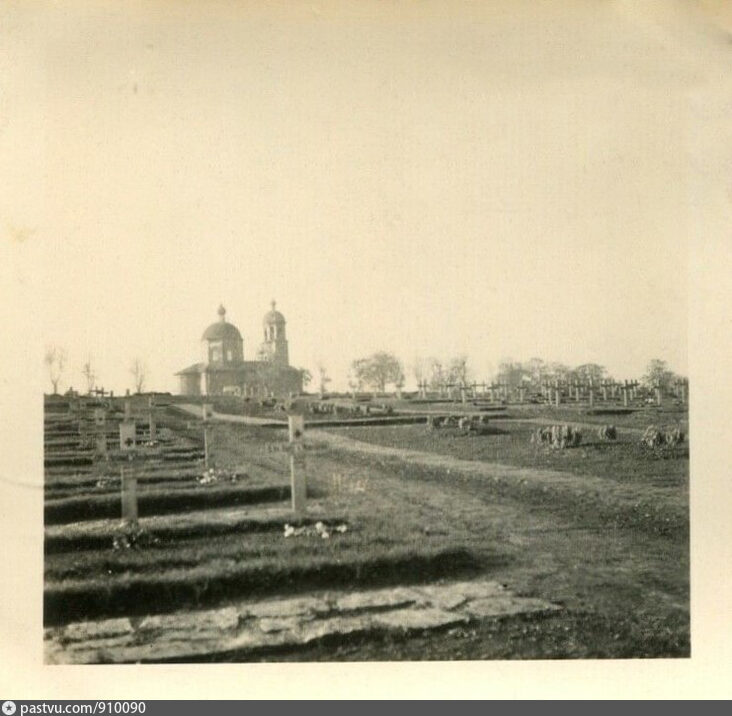 Немецкое военное кладбище и Успенская церковь в Коростыни