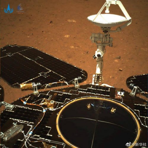 Первые снимки поверхности Марса, переданные китайским марсоходом «Чжу Жун»
