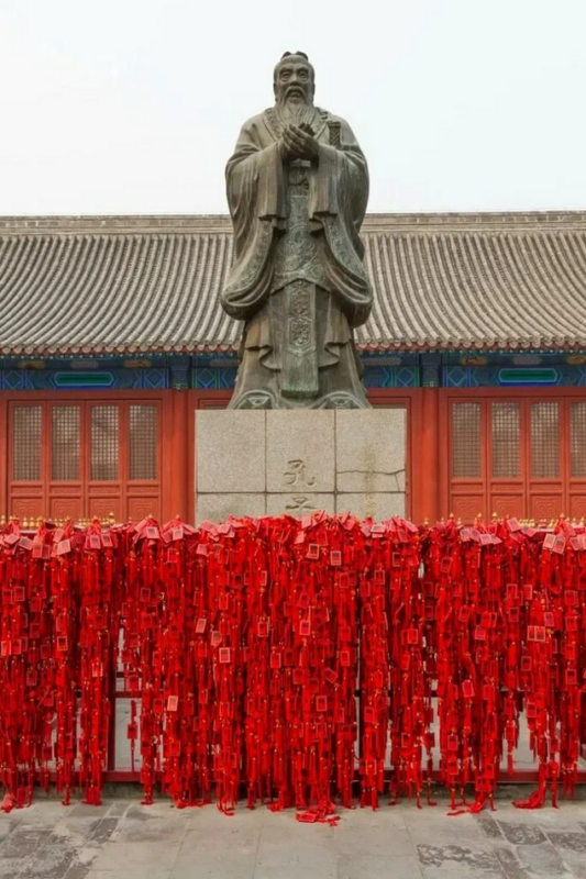 Статуя Конфуция в Императорской Академии, Пекин