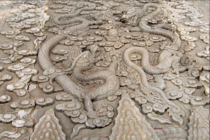 Барельеф с изображением драконов в Гугуне, Пекин (деталь)