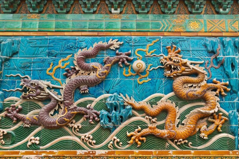 Стена девяти драконов в парке Бэйхай, Пекин (деталь)