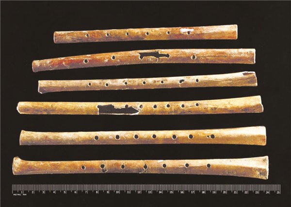Флейты, обнаруженные в Цзяху
