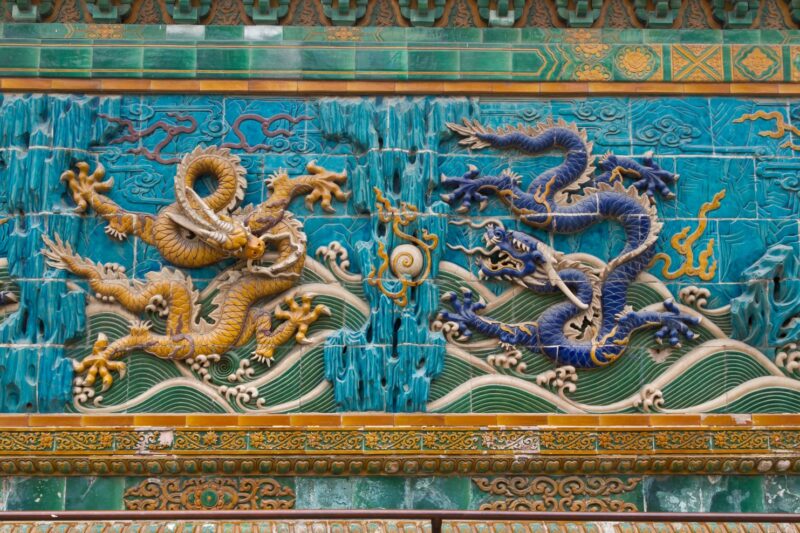 Фрагмент "Стены девяти драконов" в парке Бэйхай, Пекин