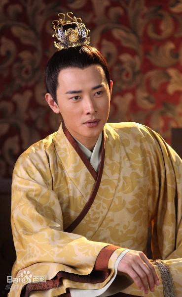Ло Цзинь 罗晋 в роли ханьского императора Хуэй-ди