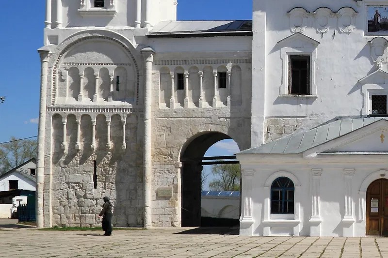 Уцелевший фрагмент замка Андрея Боголюбского в Боголюбове