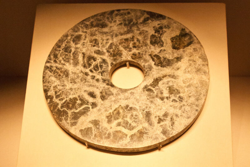 Нефритовый диск би, культура Лянчжу
