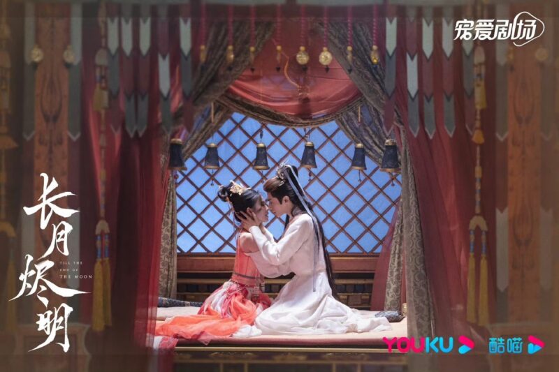 Ло Юньси в роли Таньтай Цзиня и Бай Лу в роли Ли Сусу и Е Сиу в дораме "Светлый пепел Луны"